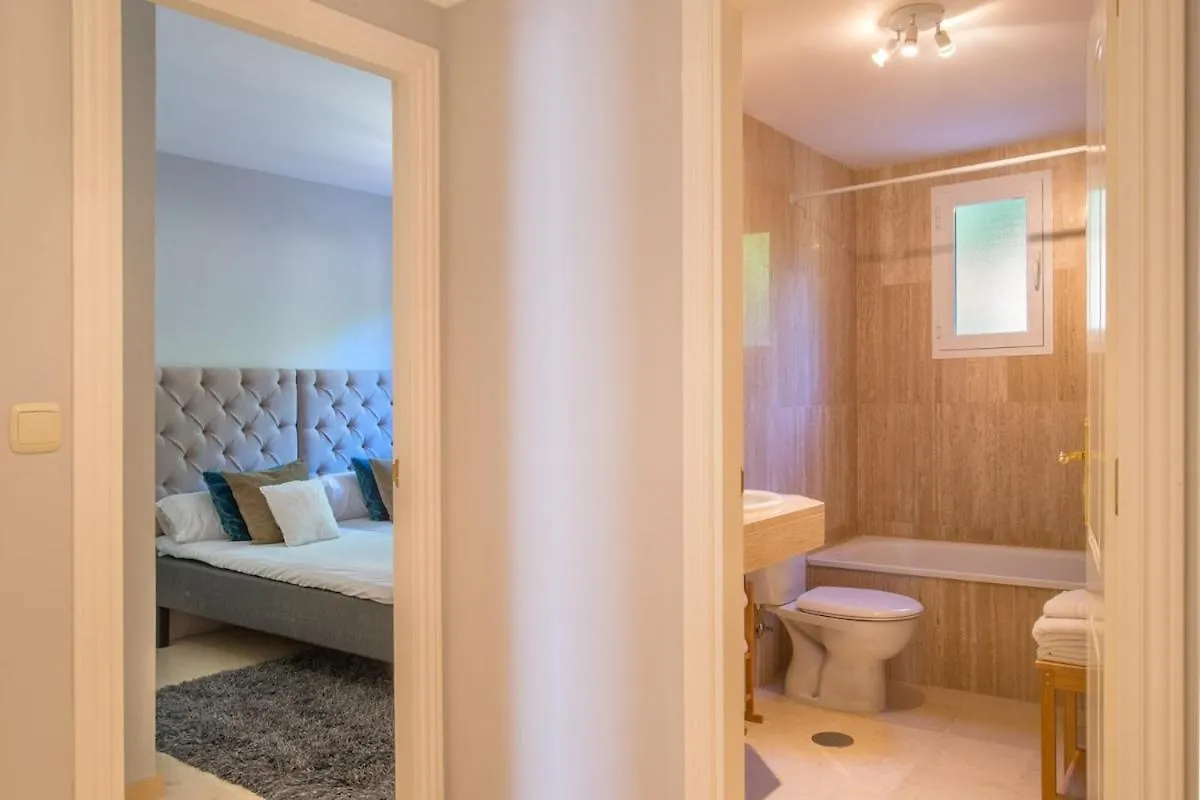 Modern 2 Bedroom Apartment With Sea View In Elviria Marbella